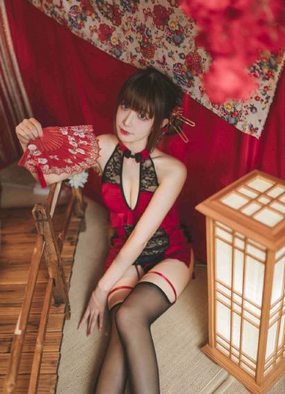 美眉脱裤子