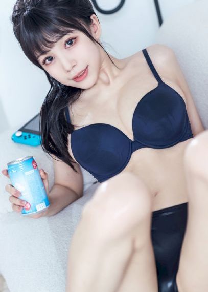 男生拖女生的衣服裤子