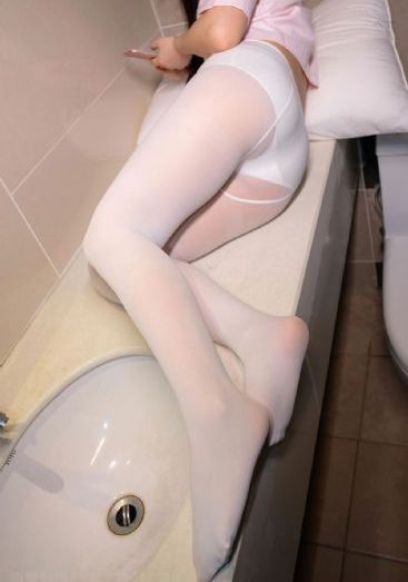 白虎尿道口打开喷水