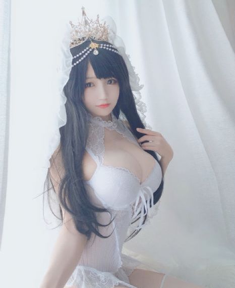 美女脱了胸罩露出胸无遮挡